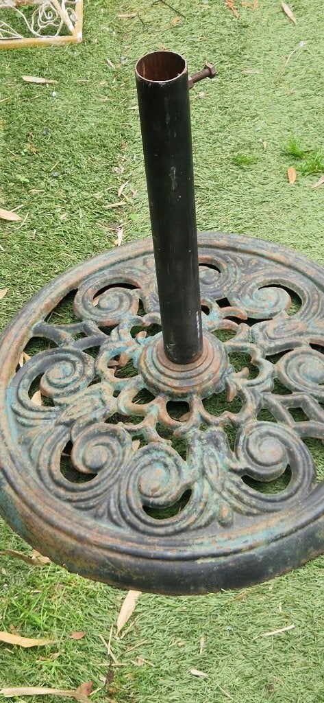 parasol voet van gietijzer (brocante)