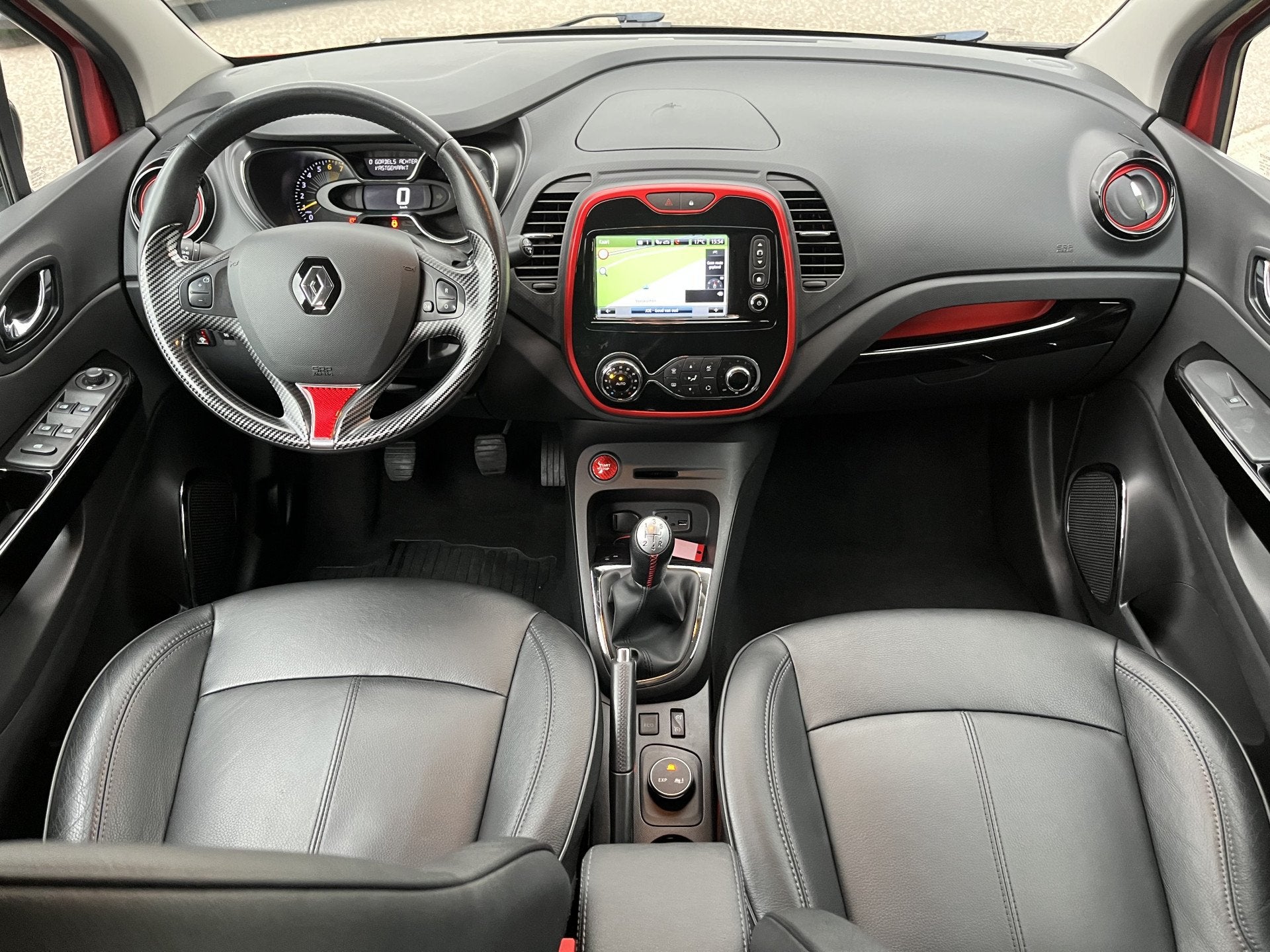 Renault Captur 0.9 TCe Helly Hansen / Trekhaak / Leder / Sto, Auto's, Voorwielaandrijving, Gebruikt, Zwart, 49 €/maand