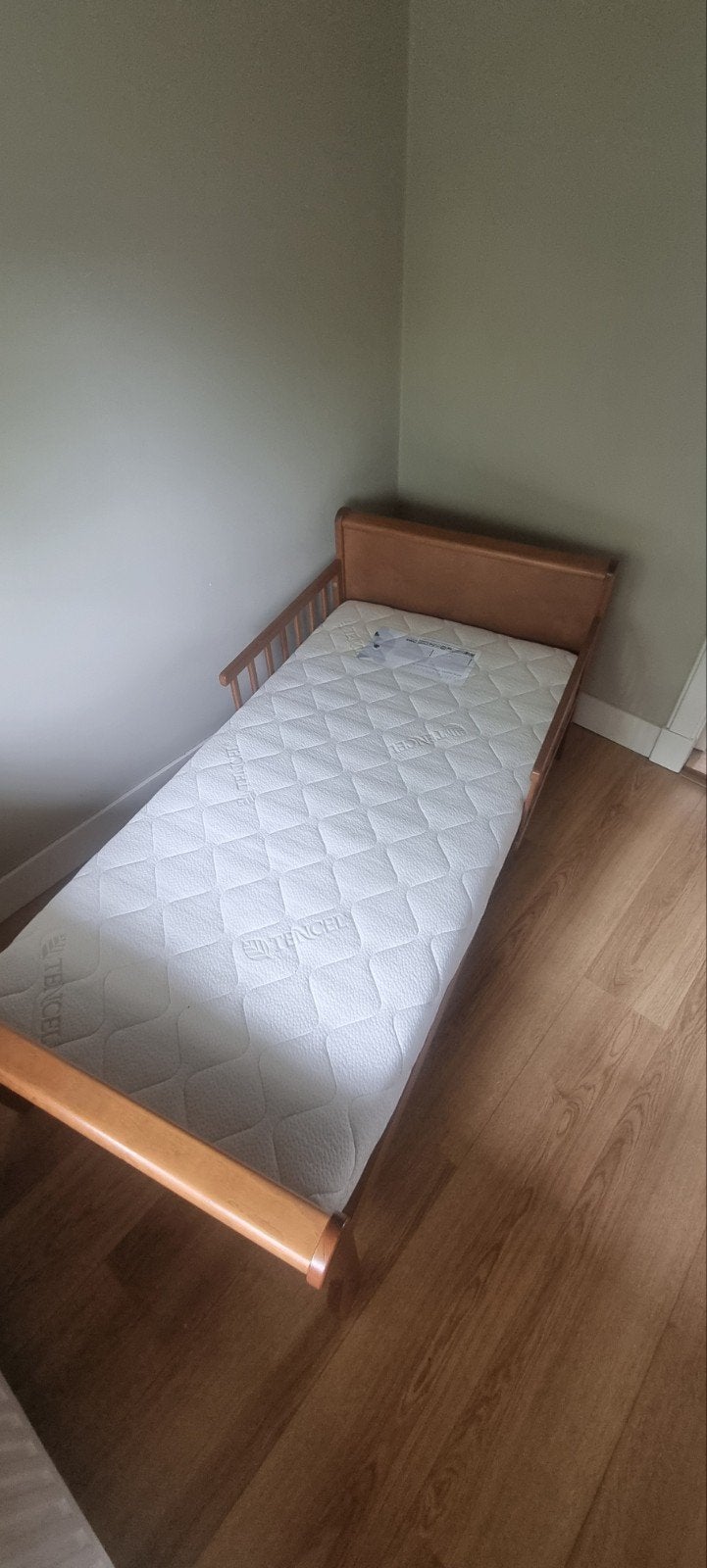 Houten peuterbed met matras en lattenbodem, Gebruikt, 70 tot 85 cm, 160 tot 180 cm, Ophalen