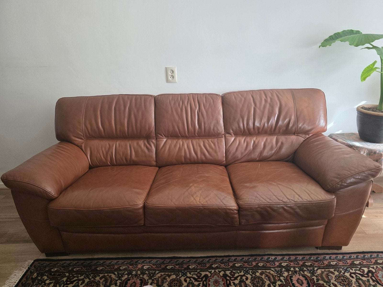 Comfortabele bruine leren driezitsbank, Huis en Inrichting, Ophalen, Gebruikt, Driepersoons, Rechte bank