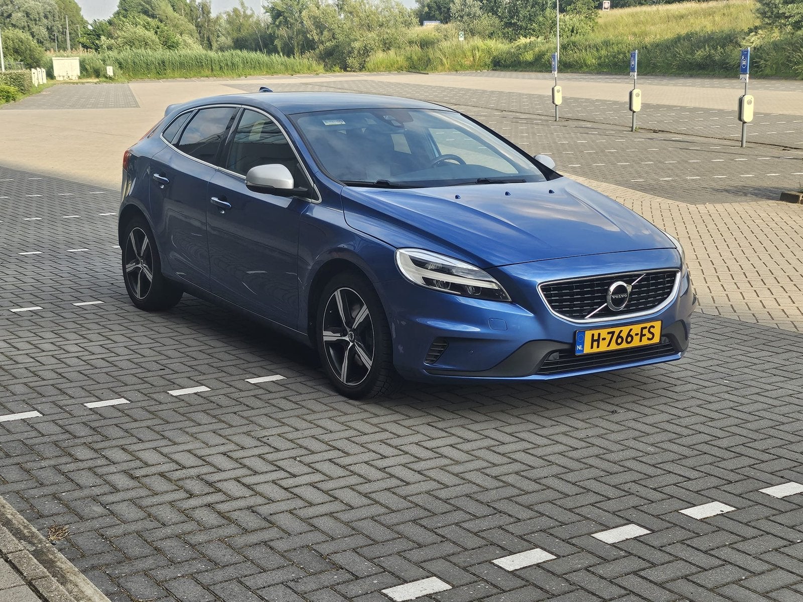 Volvo V40 1.5 T3 152PK Geartronic 2020 Blauw, Auto's, Volvo, Dealer onderhouden, 1498 cc, Zwart, 4 cilinders
