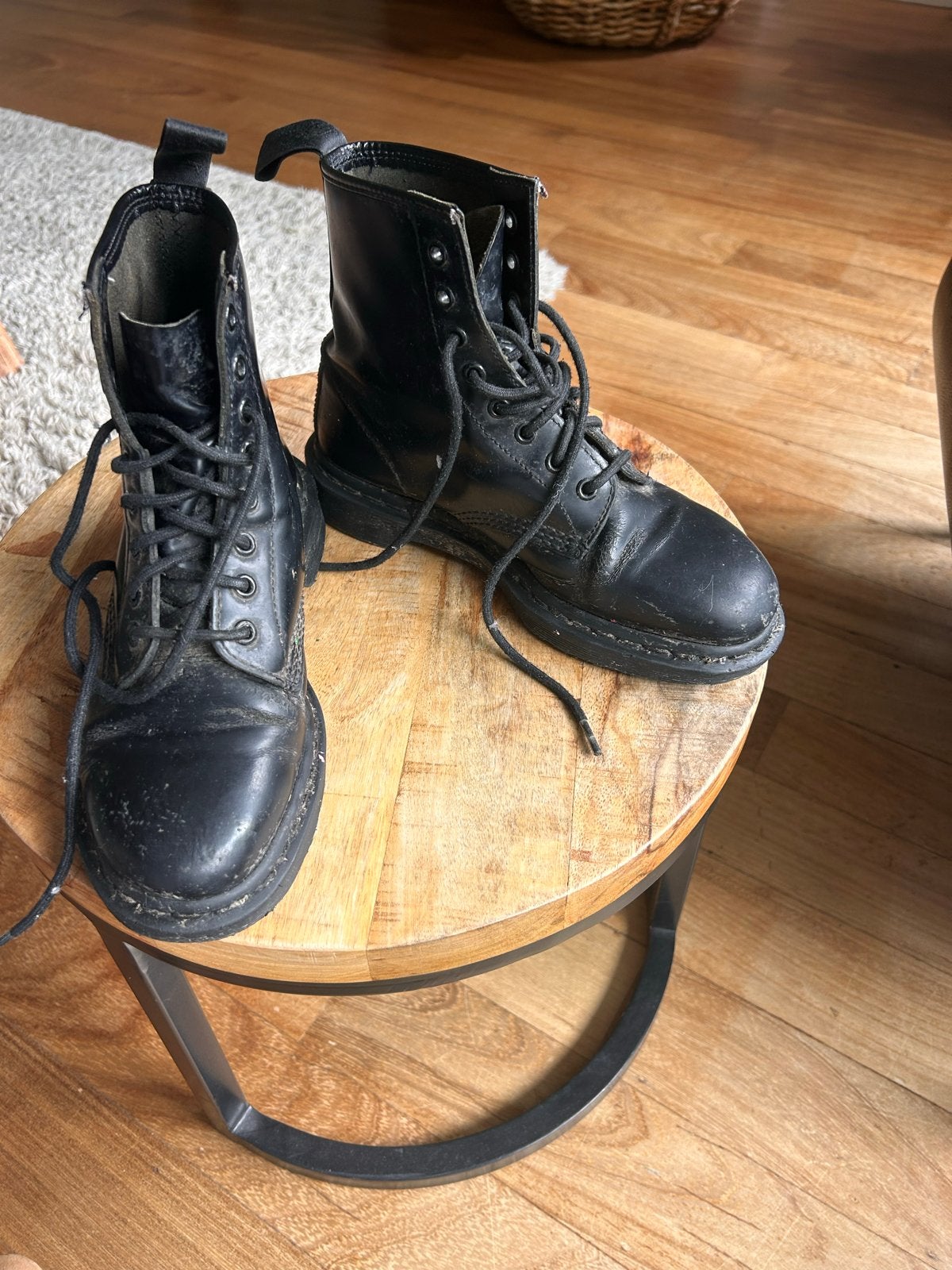 Dr. Martens maat 39 - Zwart, inlegzool ontbreekt, Kleding | Dames, Schoenen, Ophalen of Verzenden, Gedragen, Zwart, Lage of Enkellaarzen