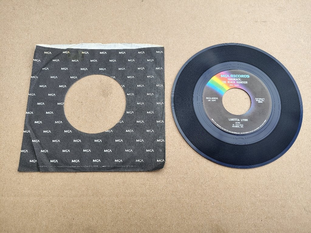 Single: Loretta Lynn - Shadrack, The Black Reinde (1974) USA, Verzenden, Gebruikt, 7 inch, Pop