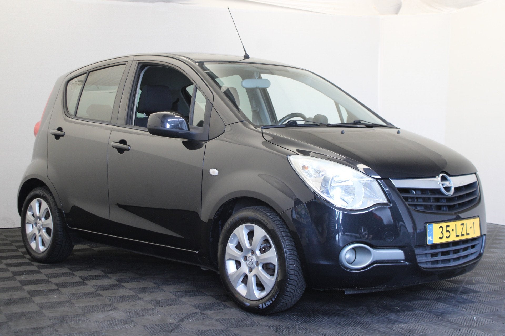 Opel Agila 1.2 Edition (bj 2010), Auto's, Voorwielaandrijving, 4 cilinders, 965 kg, Zwart