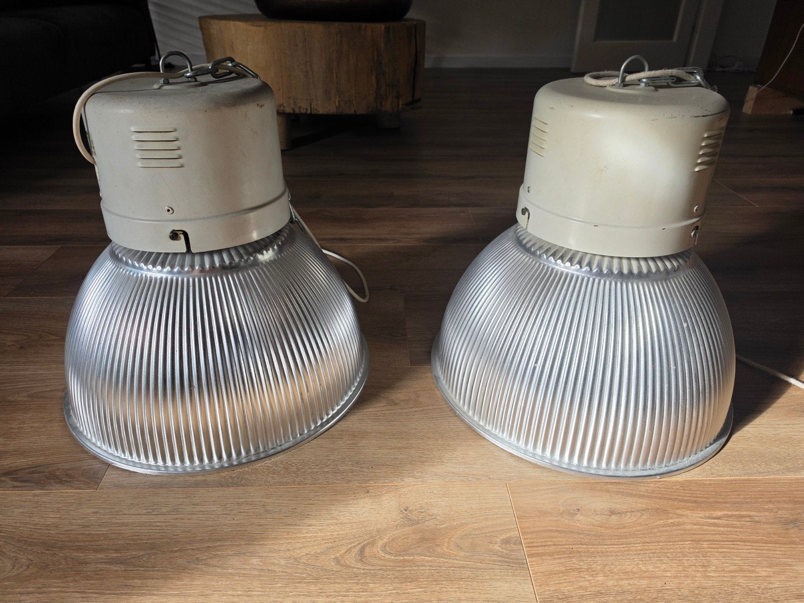 2 oude stal hanglampen, Huis en Inrichting, Ophalen of Verzenden, Gebruikt, Metaal, Brocante,modern,industriële