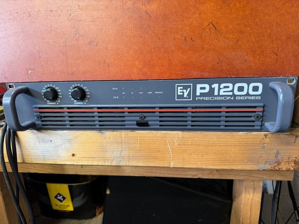 Electro Voice P1200 Versterker., Ophalen of Verzenden, Zo goed als nieuw, 1000 watt of meer