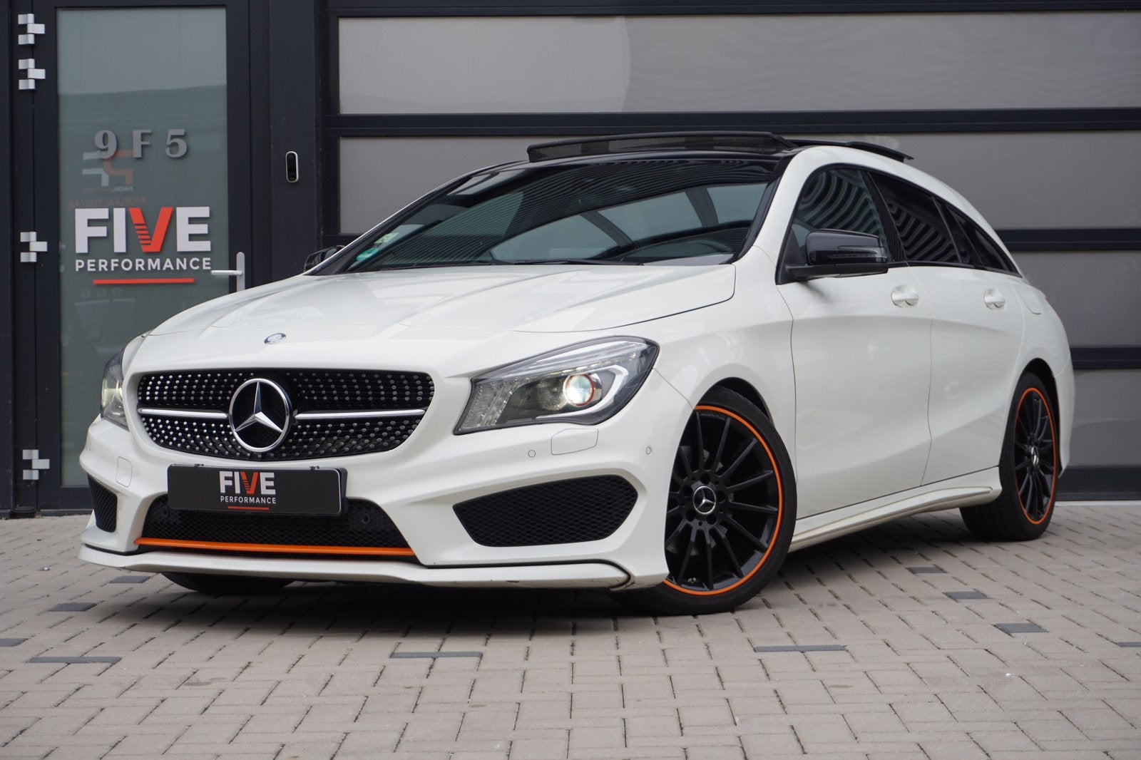 Mercedes-Benz CLA SB Orange Art Ed. / Pano / Dealer onderh., Bluetooth, 4 cilinders, 1595 cc, Dealer onderhouden