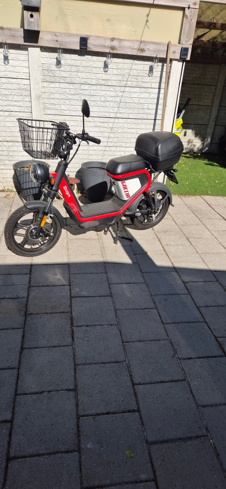 AGM Goccia bj 2021 kleur rood, Ophalen, Overige modellen, Zo goed als nieuw, Maximaal 25 km/u