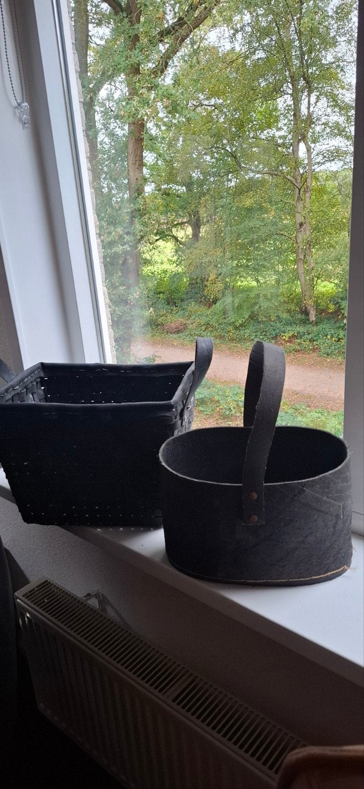 2 manden met handvat voor b.v. haardhout of planten., Huis en Inrichting, Ophalen, Overige materialen, Met handvatten, Gebruikt
