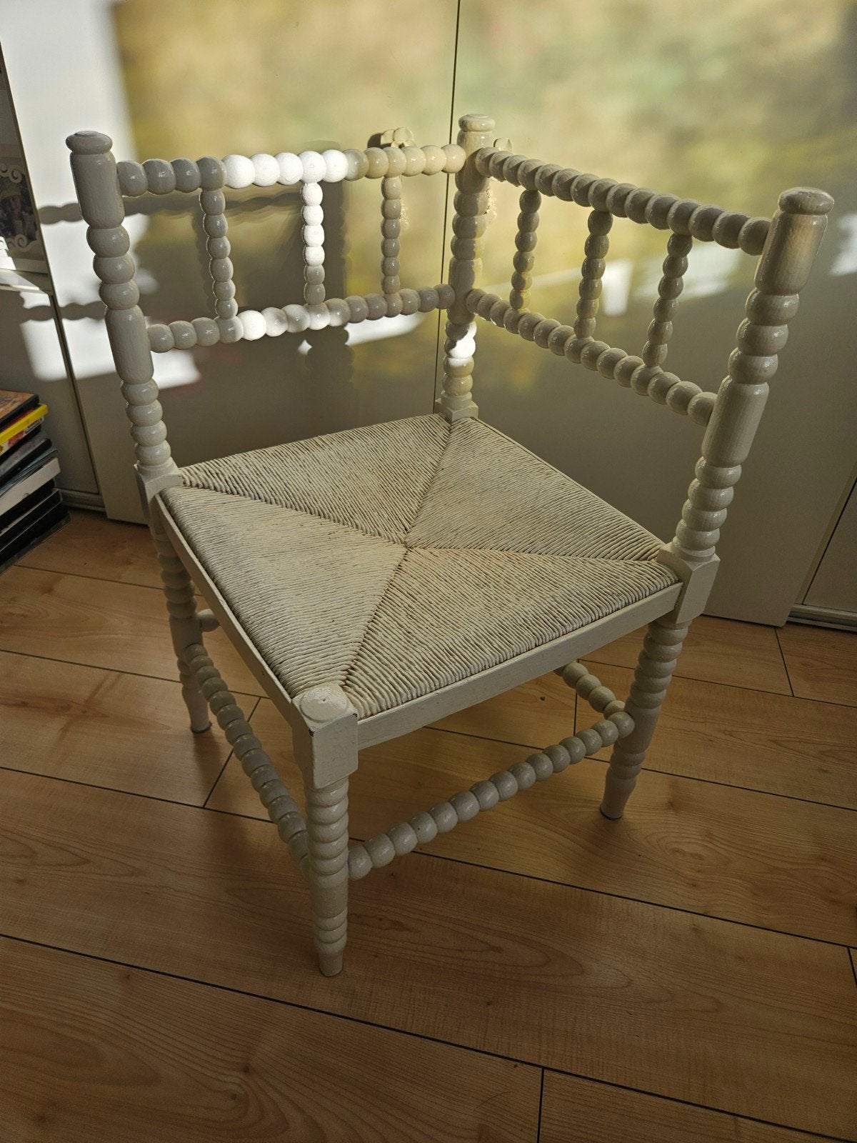 Witte Spijlenstoel met Rotan Zitting, Antiek en Kunst, Ophalen