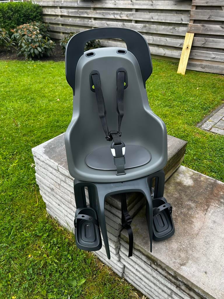 Bobike Maxi Go met dragerbevestiging (CFS) - urban black., Ophalen, Zo goed als nieuw