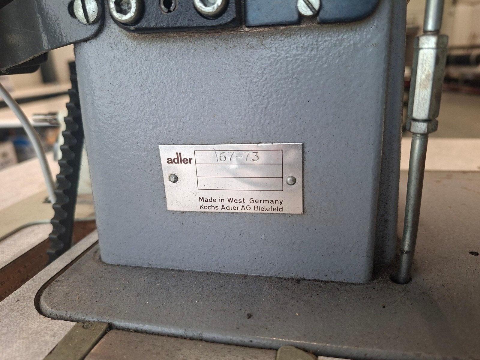 Adler 67-73 Enkel Naald Naaimachine met Stappenmotor, Gebruikt, Naaimachine, Industrieel, Ophalen
