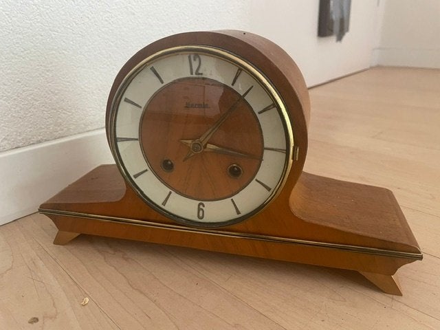 Prachtige retro tafel klok Hermle, Ophalen