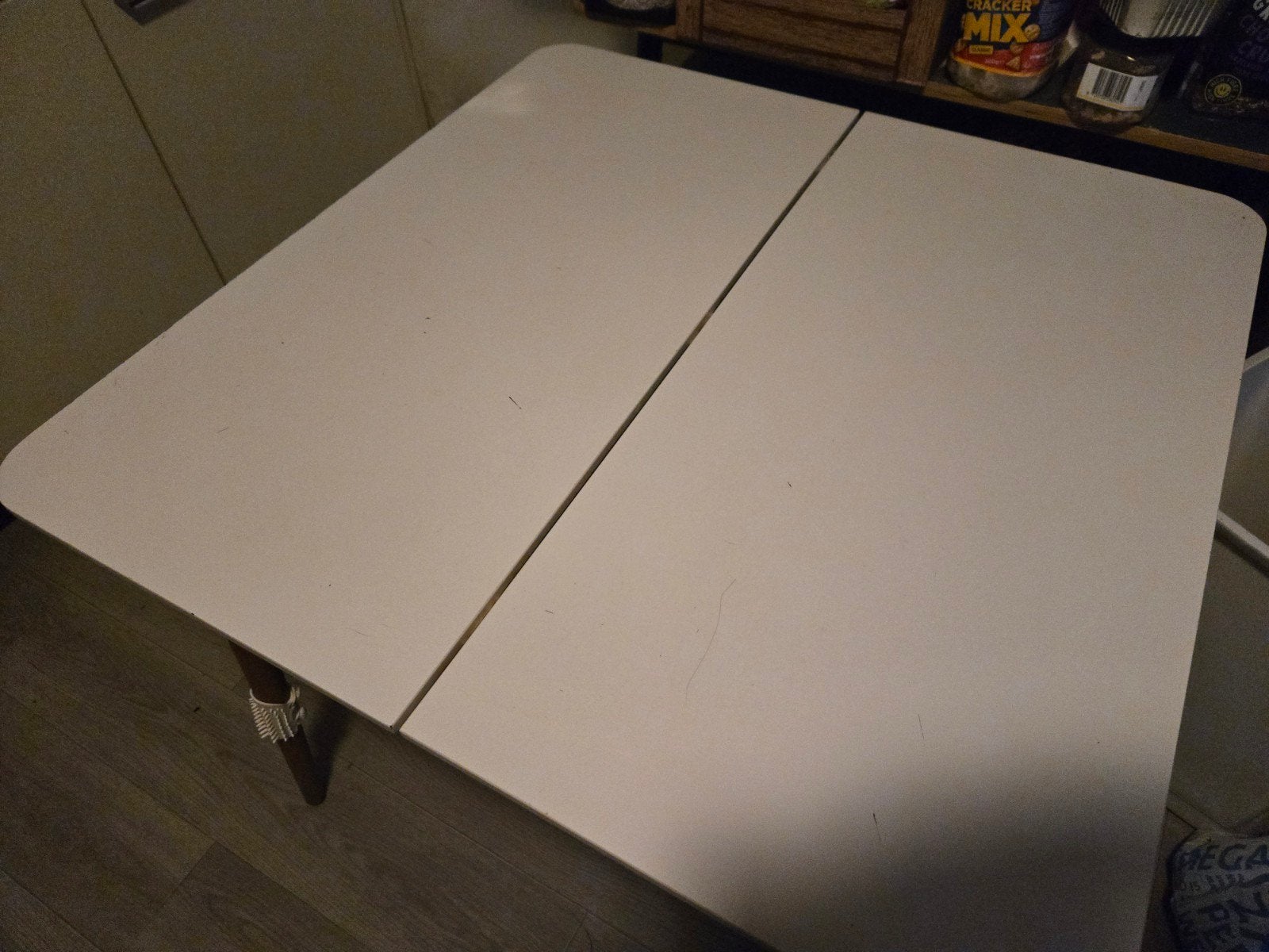 Compacte witte eettafel met houten poten, Gebruikt, 50 tot 100 cm, Modern, Scandinavisch, Tot twee personen