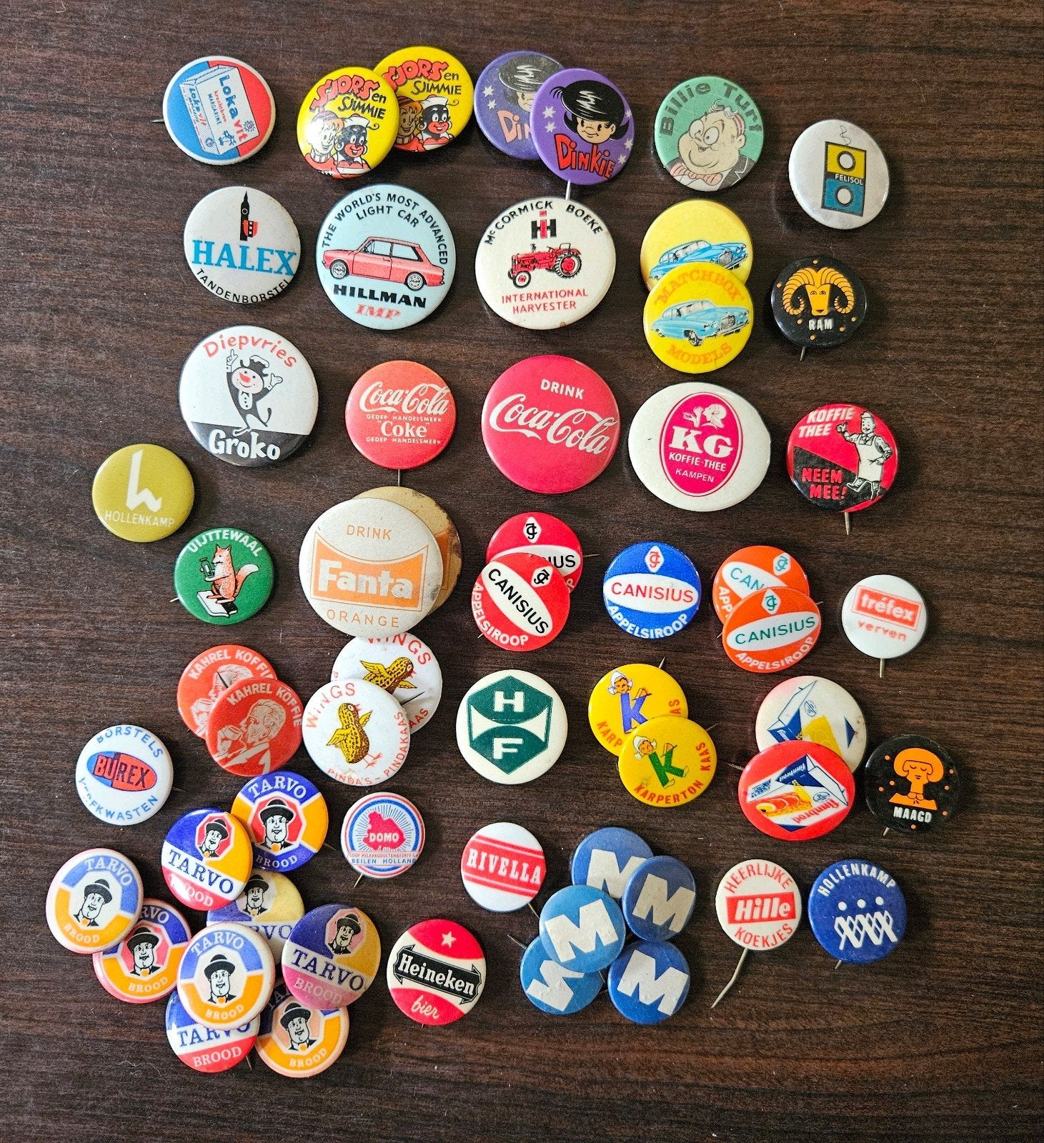 58 vintage reclamebuttons - Coca Cola, Heineken, Dinky e.a., Ophalen of Verzenden, Gebruikt, Overige onderwerpen, Button