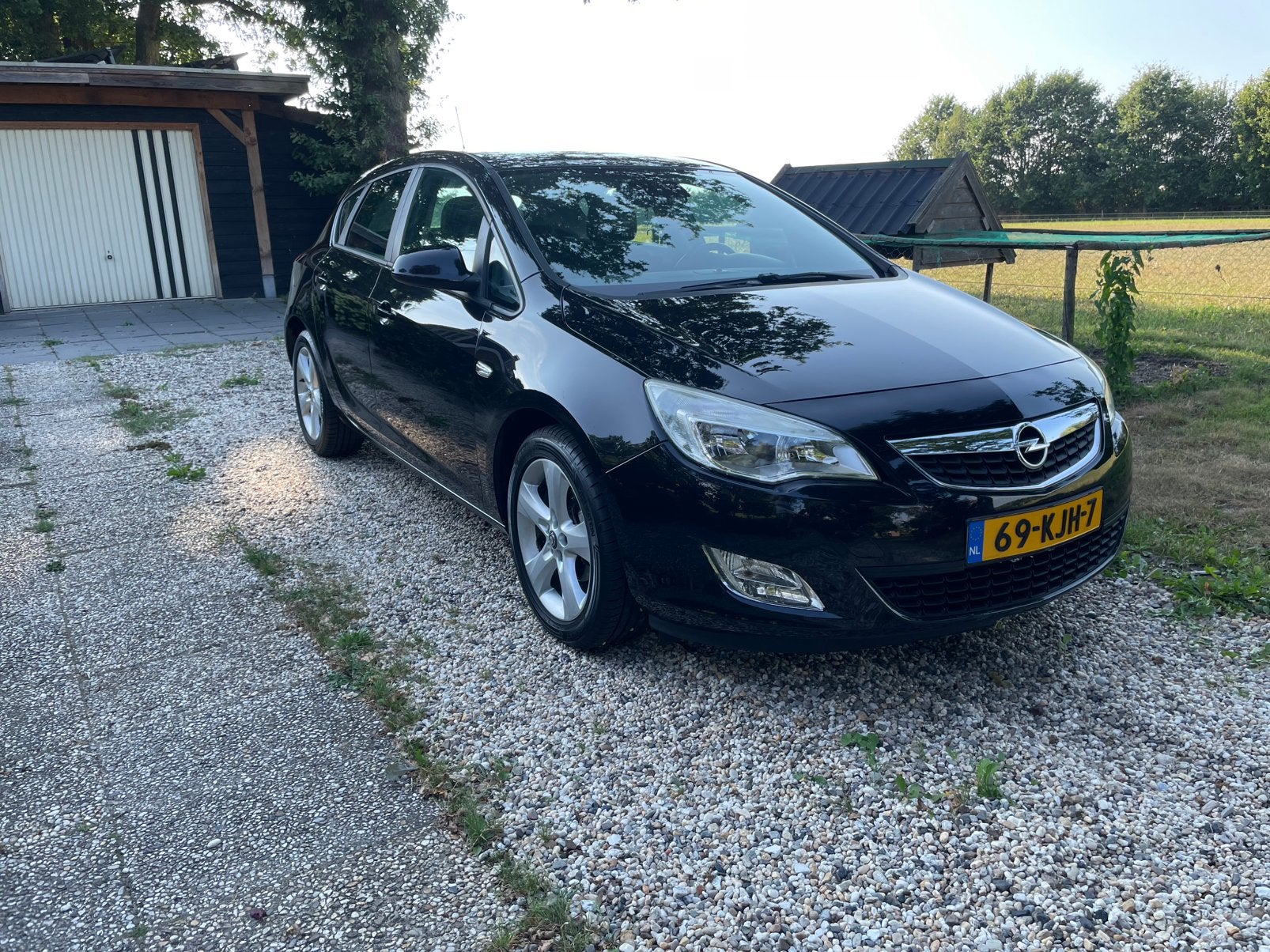 Opel Astra J 1.6 16V 5D 2009 Zwart, Voorwielaandrijving, Multifunctioneel stuurwiel, 1250 kg, 680 kg