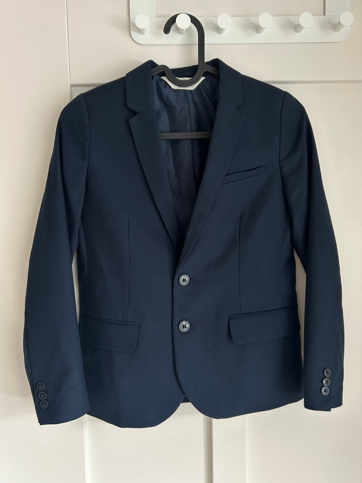 H&M donkerblauwe colbert/blazer jongens maat 134, Ophalen of Verzenden, Zo goed als nieuw, Jongen, Jas