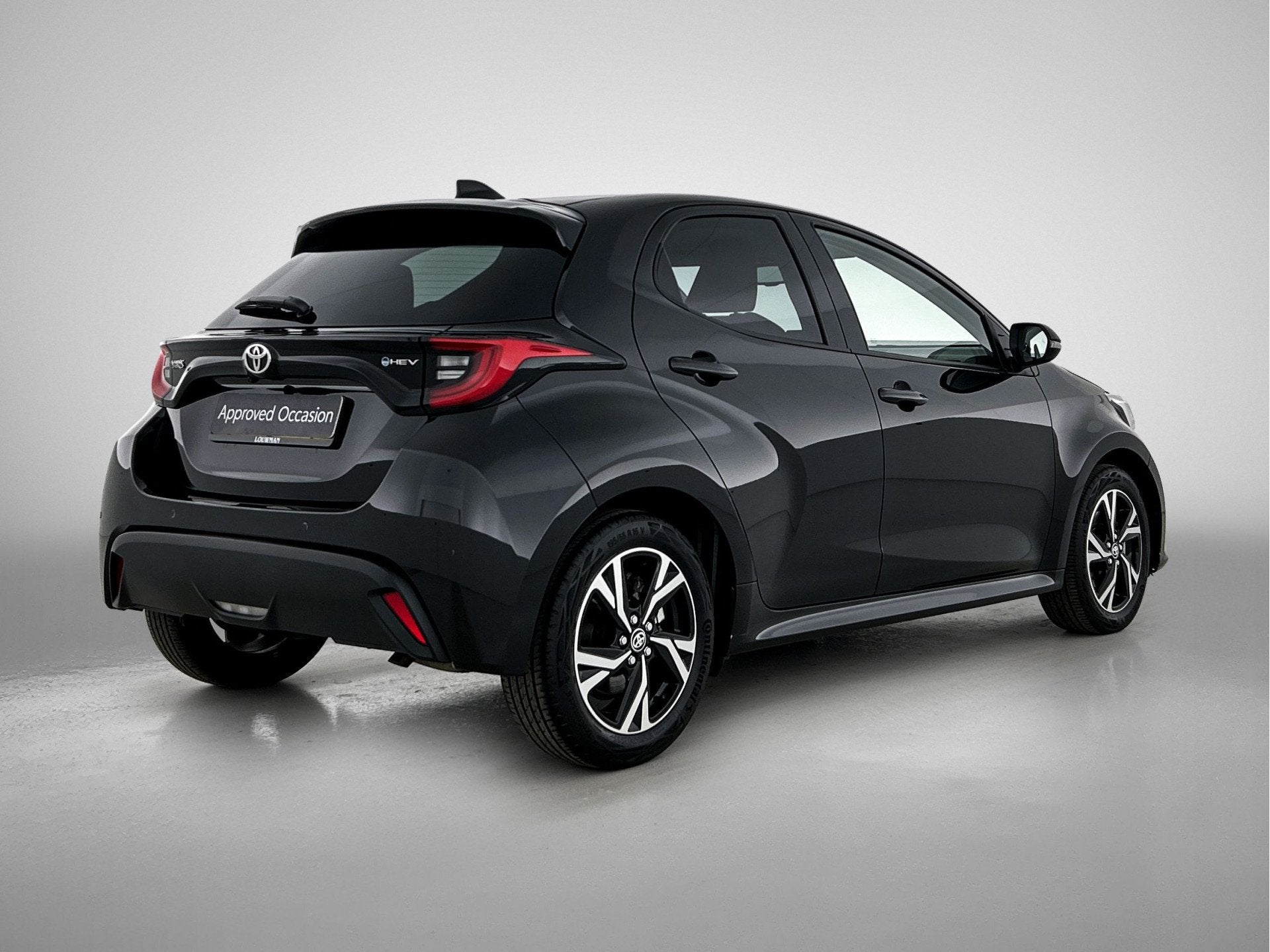 Toyota Yaris 1.5 Hybrid 115 Dynamic + Comfort Pack | DEMO &, 12 maanden, Euro 6, Automatische klimaatregeling, Zwart