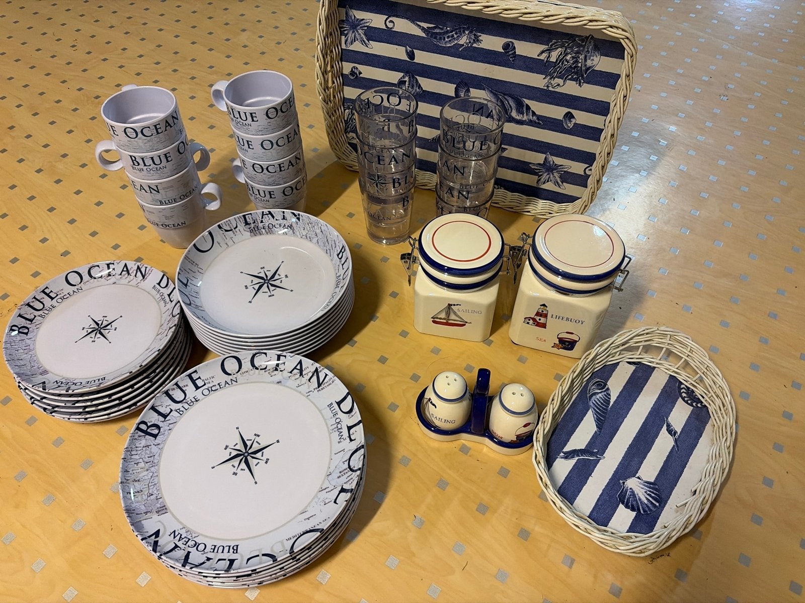 8-delig Melamine Servies Nautische Stijl + Keukenaccessoires, Huis en Inrichting, Kunststof, Ophalen of Verzenden, Zo goed als nieuw