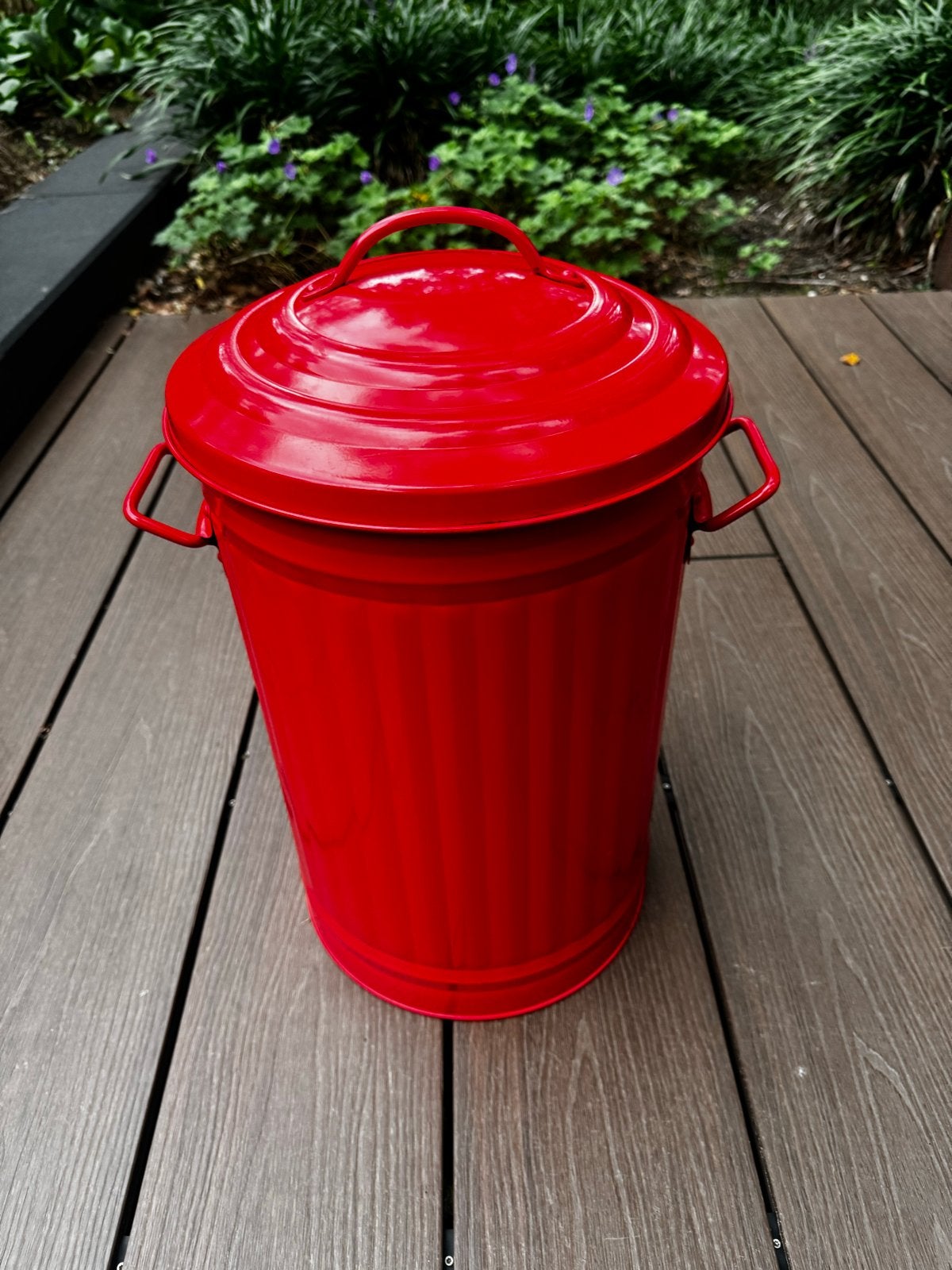 Rode metalen afvalemmer met deksel - 30 liter