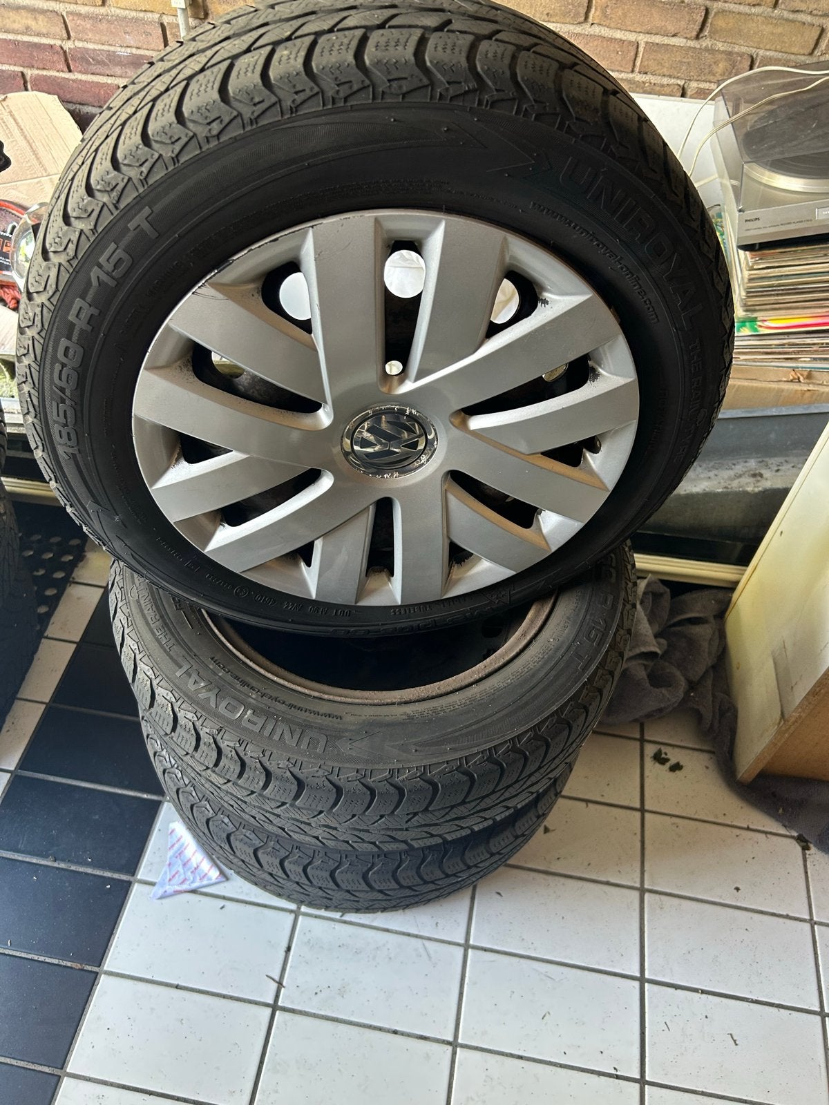 Uniroyal MS plus 66 winterbanden met doppen, Auto-onderdelen, Gebruikt, 15 inch, Banden en Velgen, Personenwagen