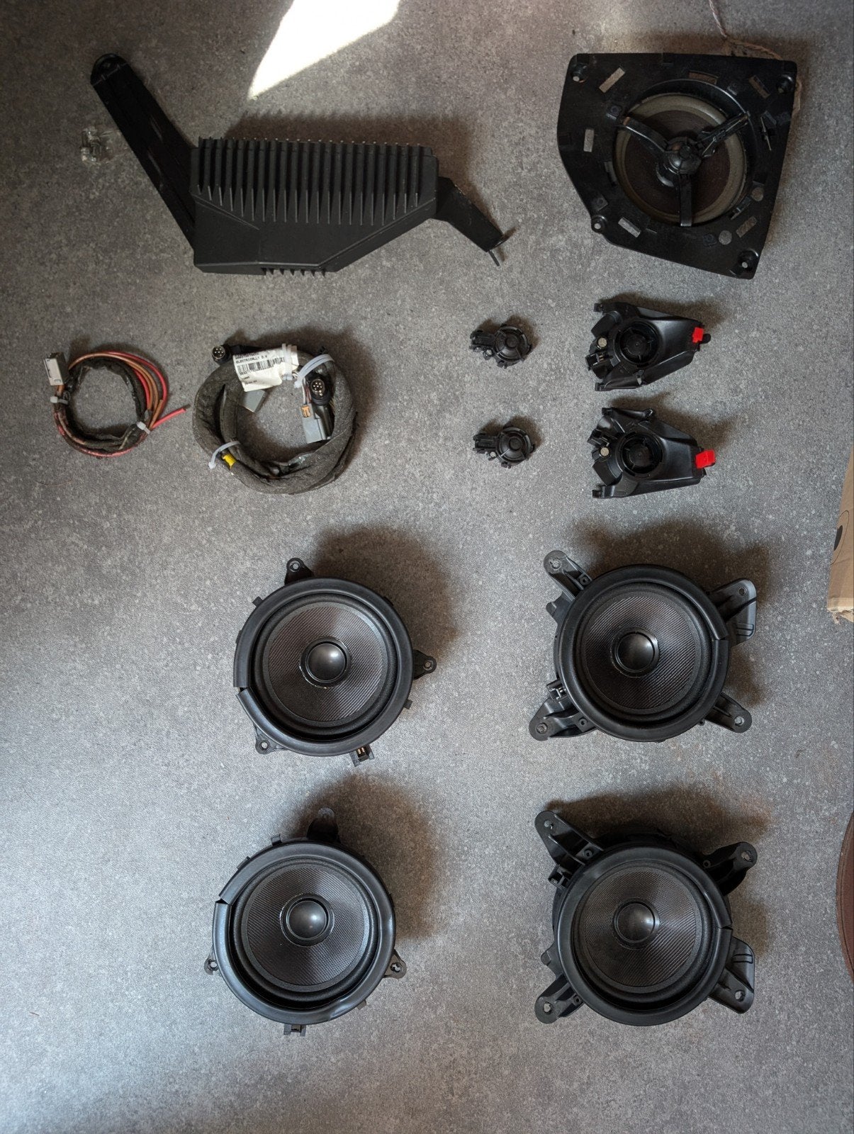 Complete Volvo V70 High Performance Speakerset + Versterker, Ophalen of Verzenden, Zo goed als nieuw