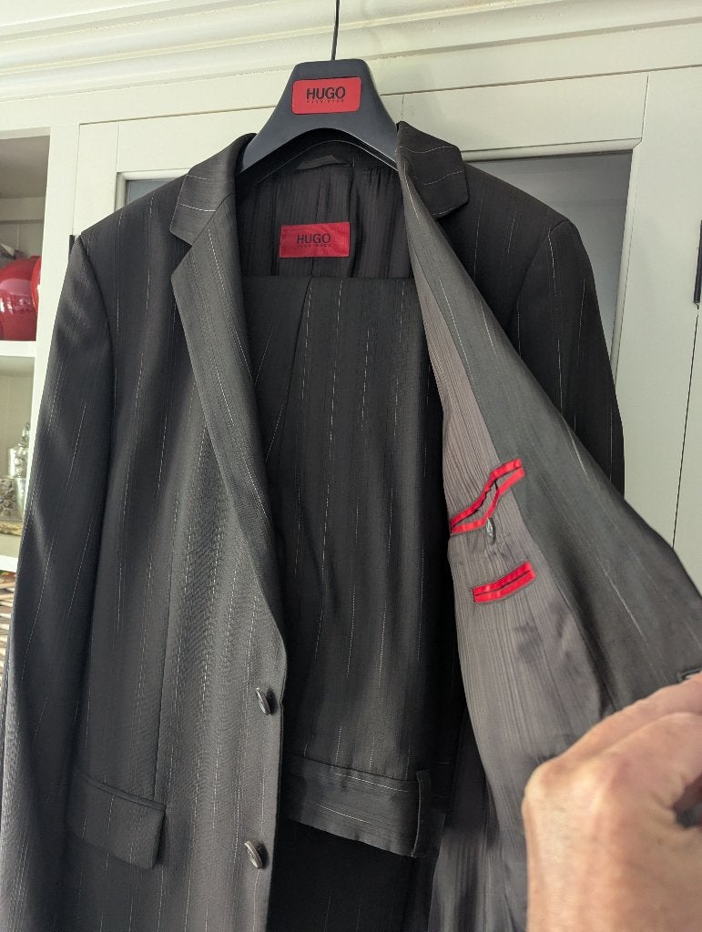 Hugo Boss maatpak, één keer gedragen, Bruin, Maat 48/50 (M), Ophalen of Verzenden, Zo goed als nieuw