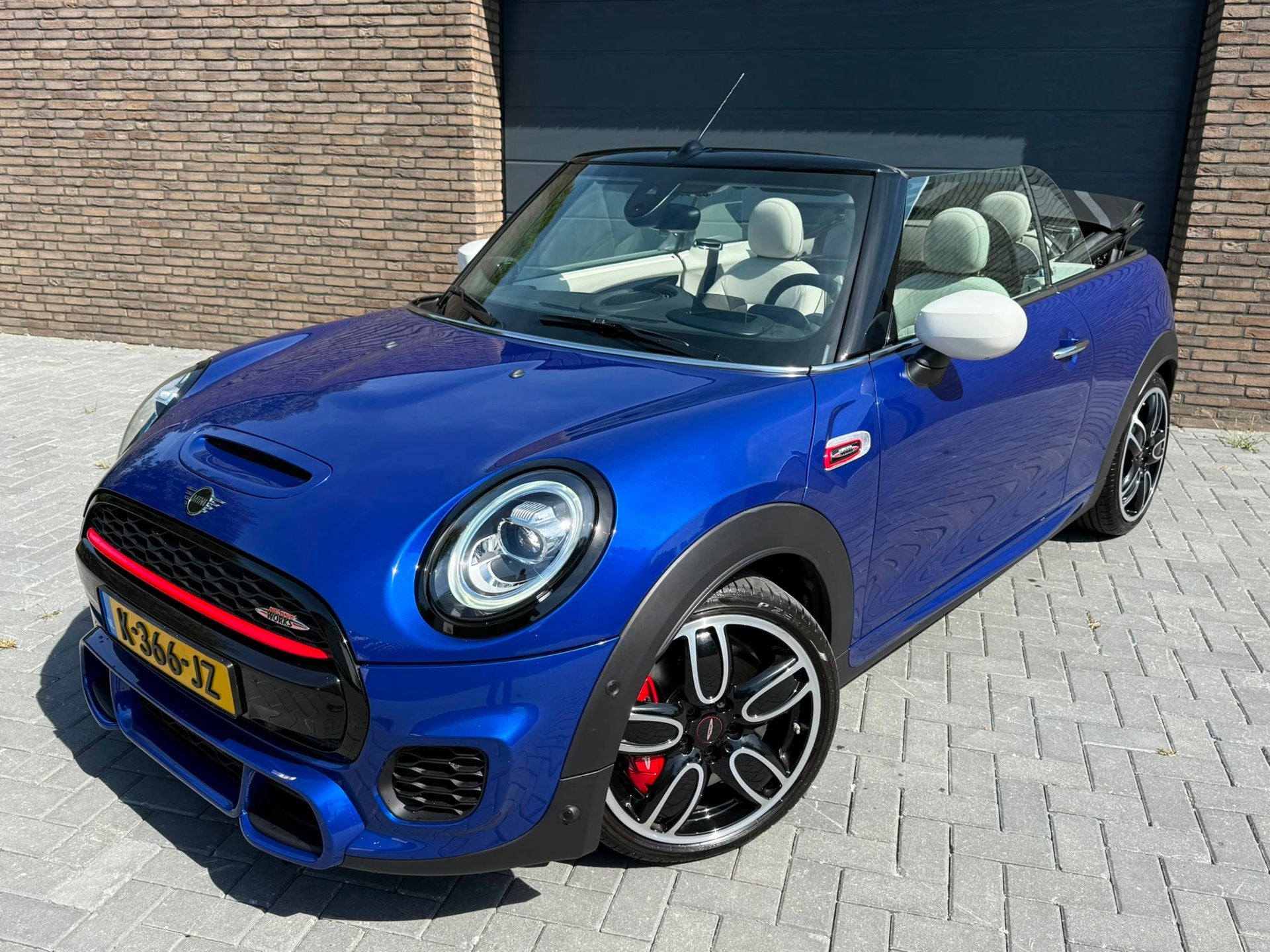 Mini Cabrio 2.0 John Cooper Works Chili 231PK, BTW, 1e EIG!, Auto's, Gebruikt, 4 cilinders, Cabriolet, Automatische klimaatregeling