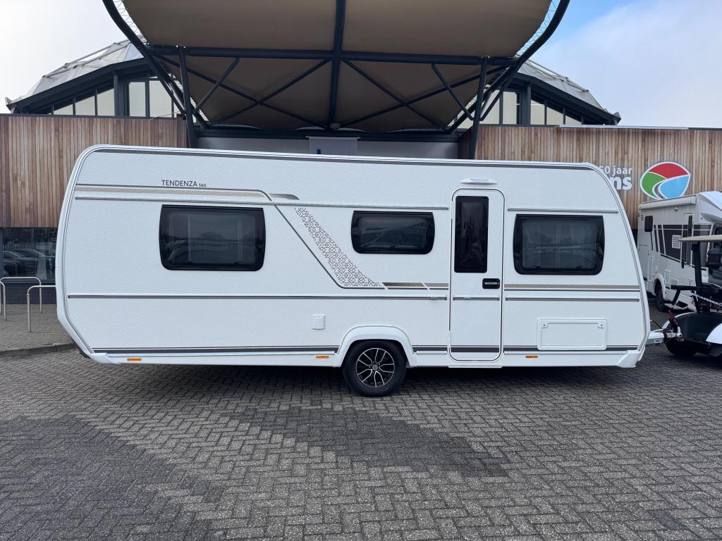 Fendt Tendenza 560 SFDW 2026 BLACKLINE ACTIE!!!, Caravans en Kamperen, Standaardzit, Bedrijf, Schokbreker, 1250 - 1500 kg