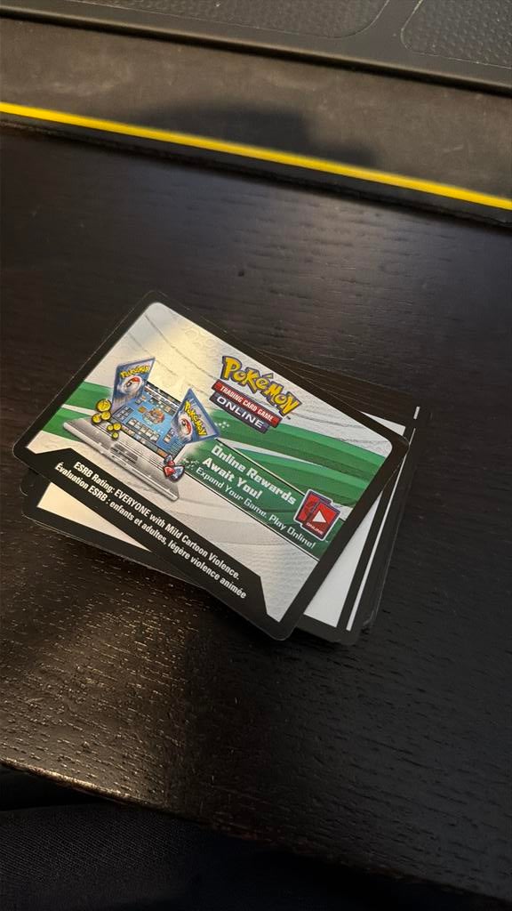 Pokémon TCG Online codes |o.a: Celebrations & Evolving Skies, Hobby en Vrije tijd, Verzamelkaartspellen | Pokémon, Verzenden, Nieuw