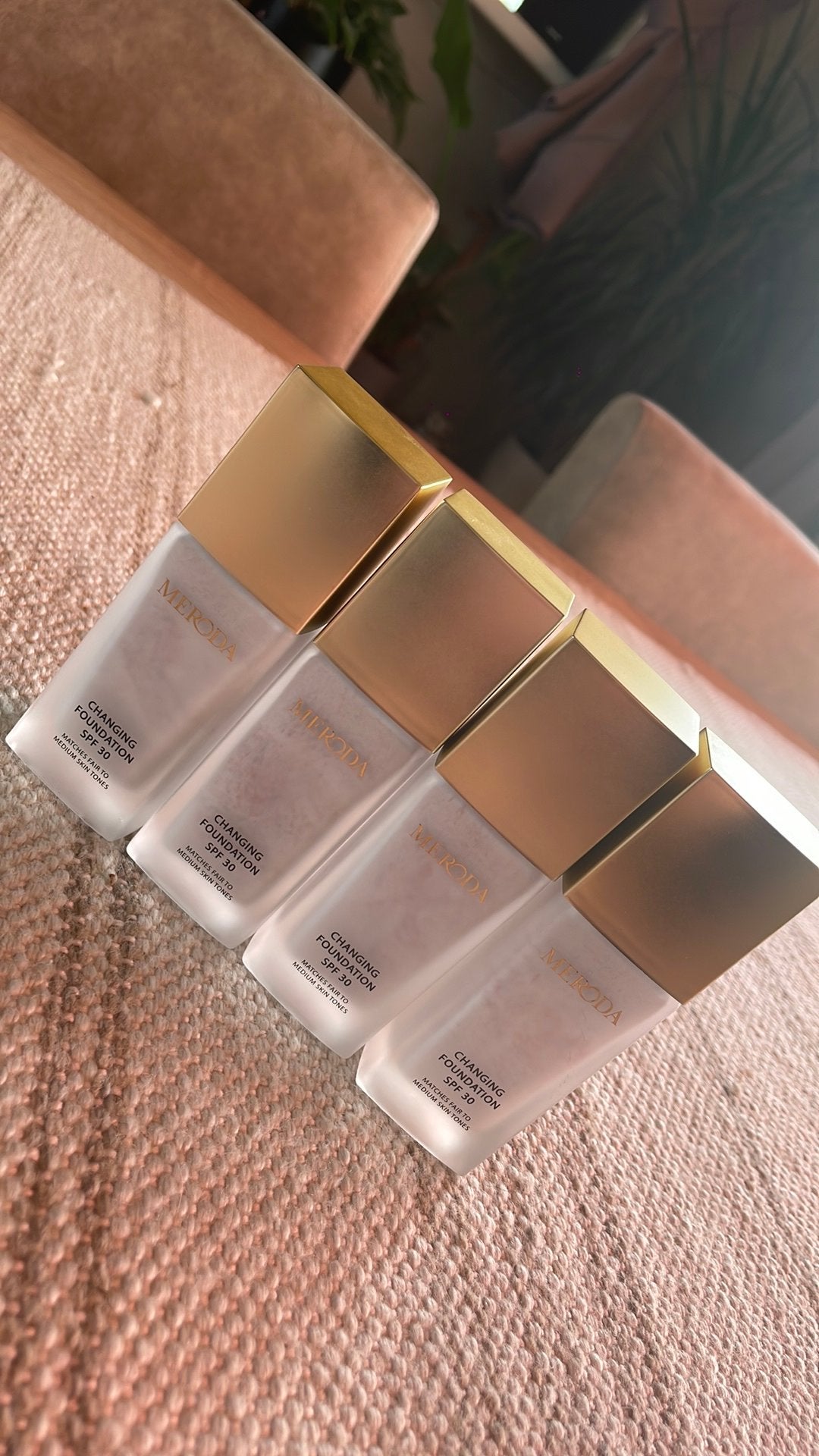4 Meroda changing foundation SPF30, Ophalen of Verzenden, Zo goed als nieuw, Gehele gezicht, Camouflage