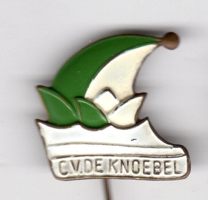 Speldje CARNAVALSVERENIGING KNOEBEL BRUNSSUM CARNAVALSMUTS, Ophalen of Verzenden, Gebruikt, Overige onderwerpen