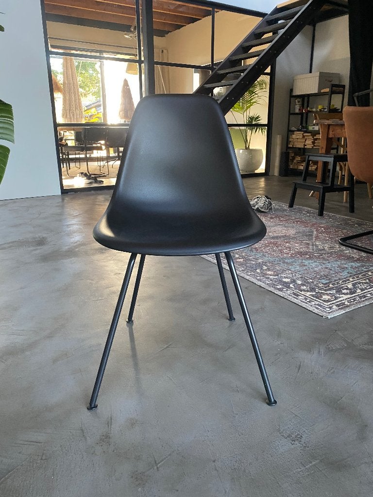Vitra Eames DSX stoel met zwart gepoedercoat onderstel, Huis en Inrichting, Stoelen, Ophalen, Kunststof, Gebruikt, Zwart