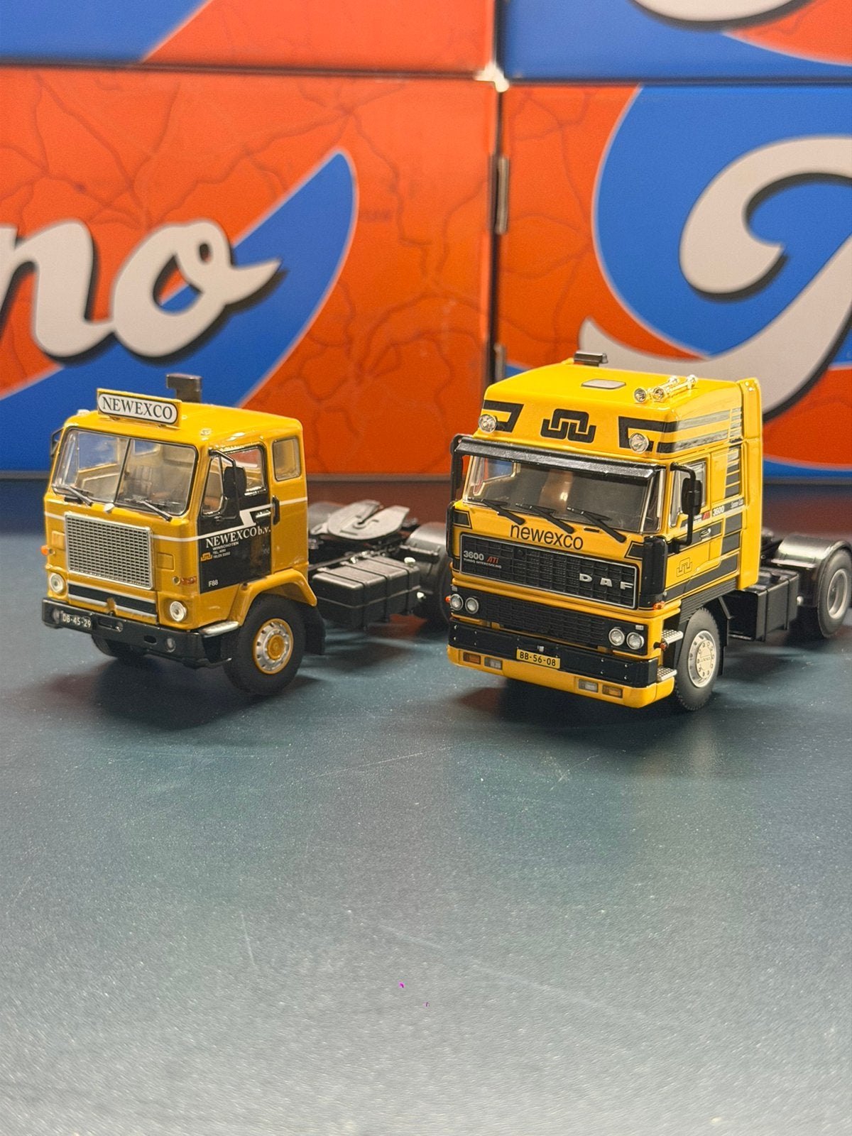 WSI Volvo F88 & DAF 3600 Newexco, Ophalen of Verzenden, Zo goed als nieuw, Bus of Vrachtwagen, Wsi