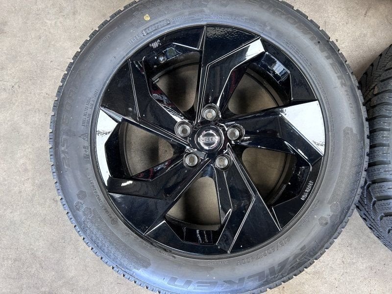 17 inch originele velgen + winterbanden Nissan Juke, 215 mm, -, -, Banden en Velgen