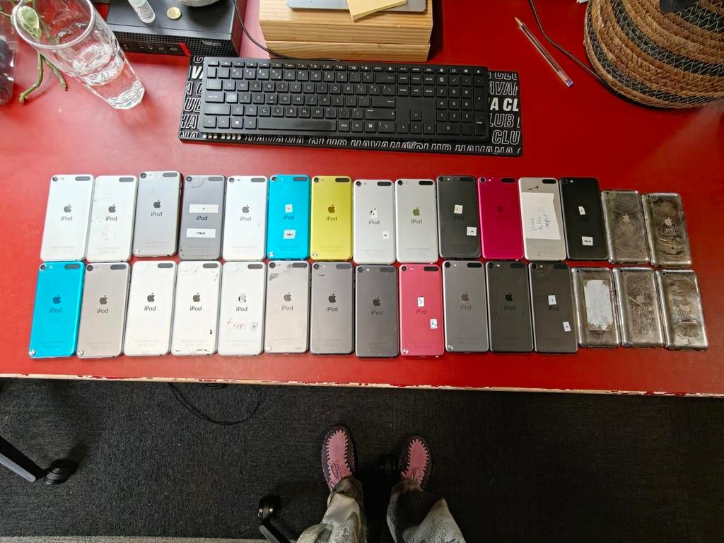 Oude veelgebruikte ipods 24 stuks, Audio, Tv en Foto, Mp3-spelers | Apple iPod, Overige types, 2 tot 10 GB, Overige kleuren, Ophalen of Verzenden