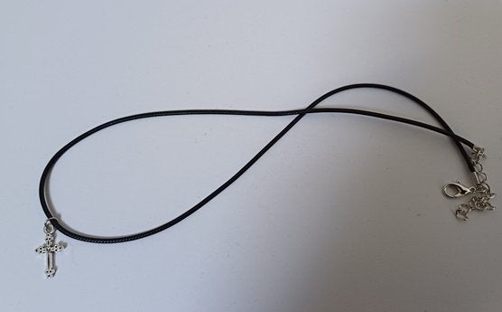 Koordketting wax zwart met hanger kruisje bewerkt, Sieraden, Tassen en Uiterlijk, Overige materialen, Verstelbaar, Zwart, Nieuw