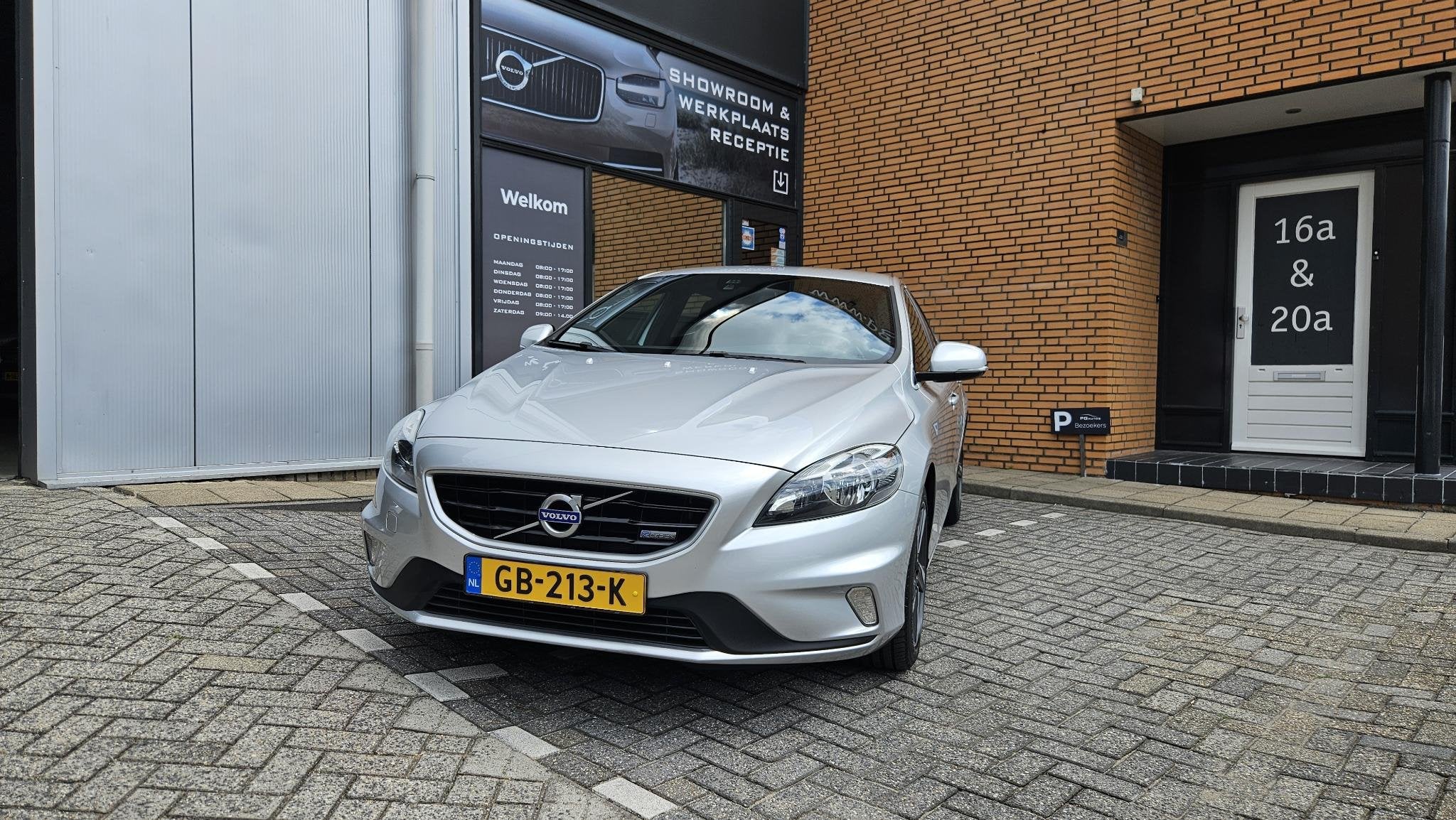 Volvo V40 1.6 T3 R-Design, Auto's, Voorwielaandrijving, Gebruikt, 4 cilinders, 150 pk