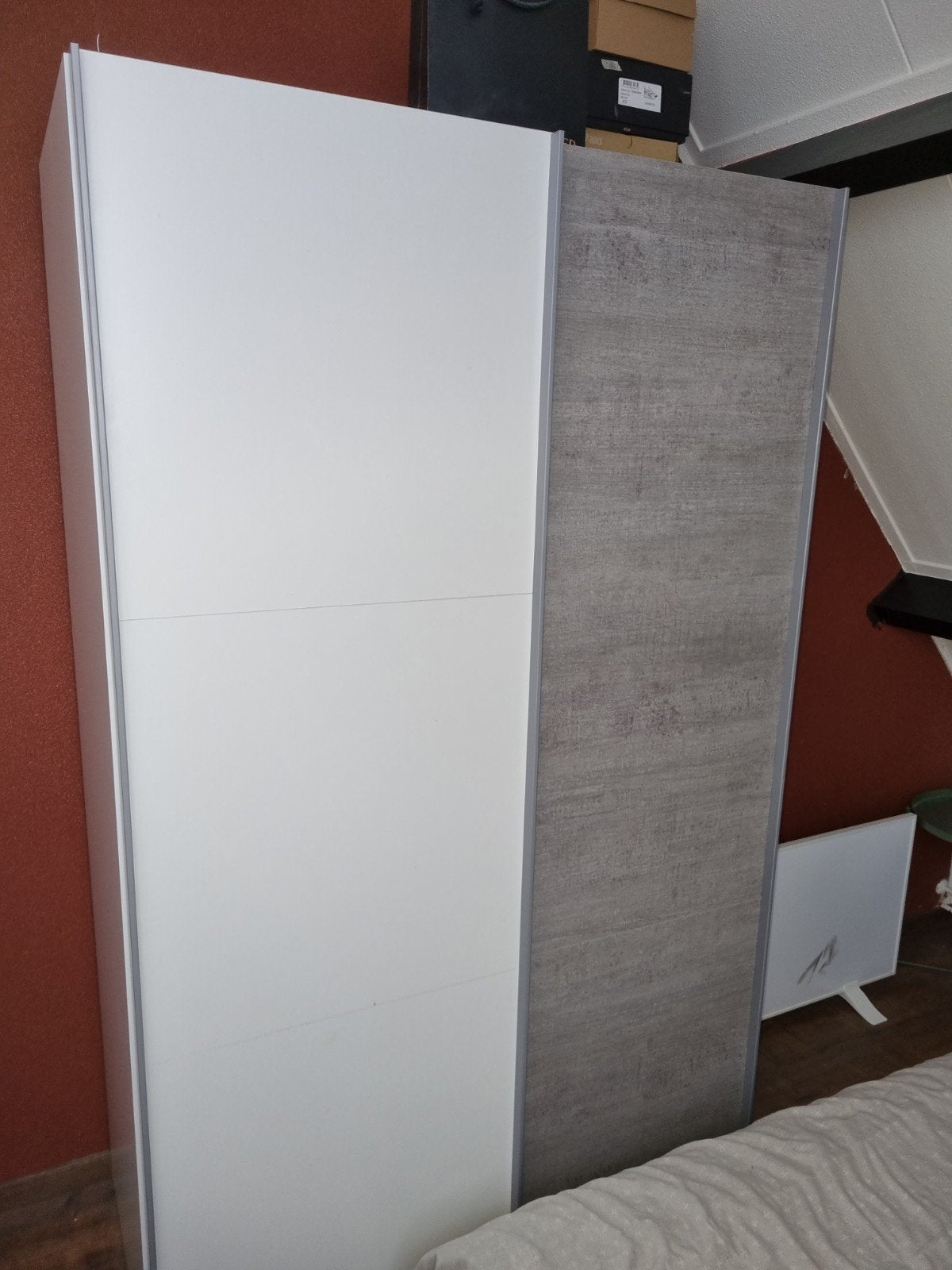 Kledingkast met schuifdeuren - wit en grijs(1,90x1,20x0,61), Ophalen, 100 tot 150 cm, 200 cm of meer, Met plank(en)