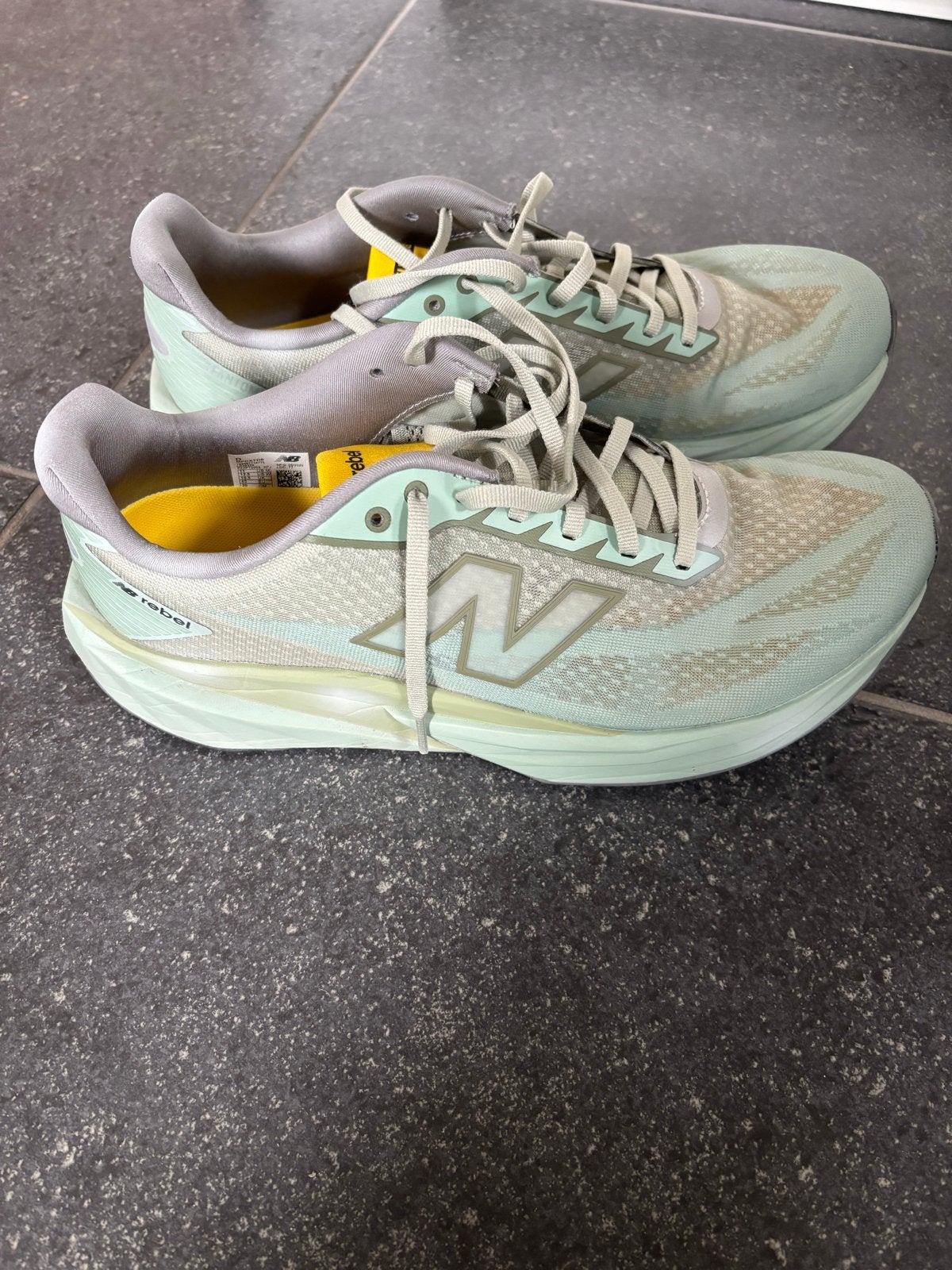 New Balance FuelCell Rebel hardloopschoenen - Maat 45, Ophalen of Verzenden, Zo goed als nieuw, Overige kleuren, Sneakers of Gympen
