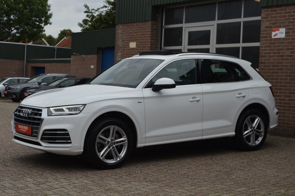 Audi Q5 50 TFSI e S-Line | HYBRID - PANODAK (bj 2020), Auto's, Automaat, Euro 6, 4 cilinders, Leder en Stof