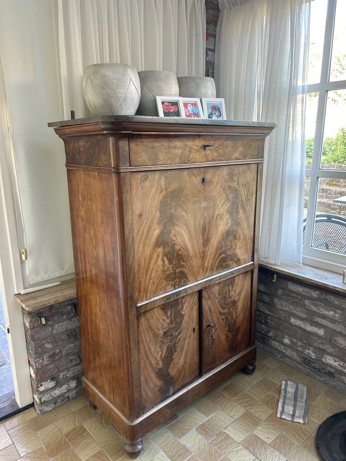 Antieke secretaire met marmeren blad, Ophalen