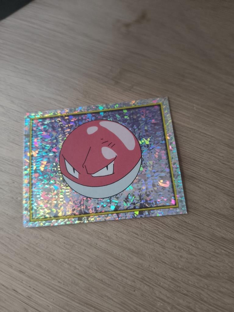 Pokémon Merlin Sticker Holographic Voltorb #120, Hobby en Vrije tijd, Verzamelkaartspellen | Pokémon, Ophalen of Verzenden, Gebruikt