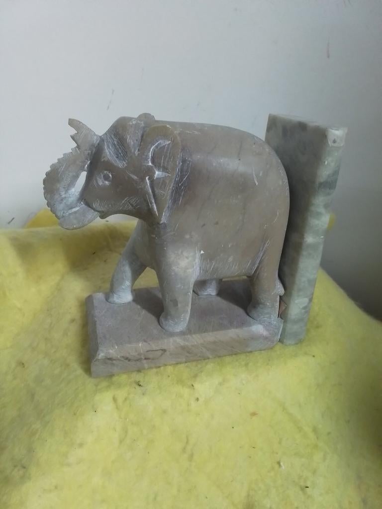 9278)  zware marmeren olifant als boeken steun, Ophalen of Verzenden, Zo goed als nieuw, Beeldje of Figuurtje