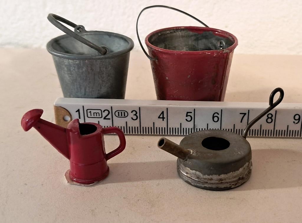 spoor 1 oude kleine emmers oliekan en gieter, Ophalen of Verzenden
