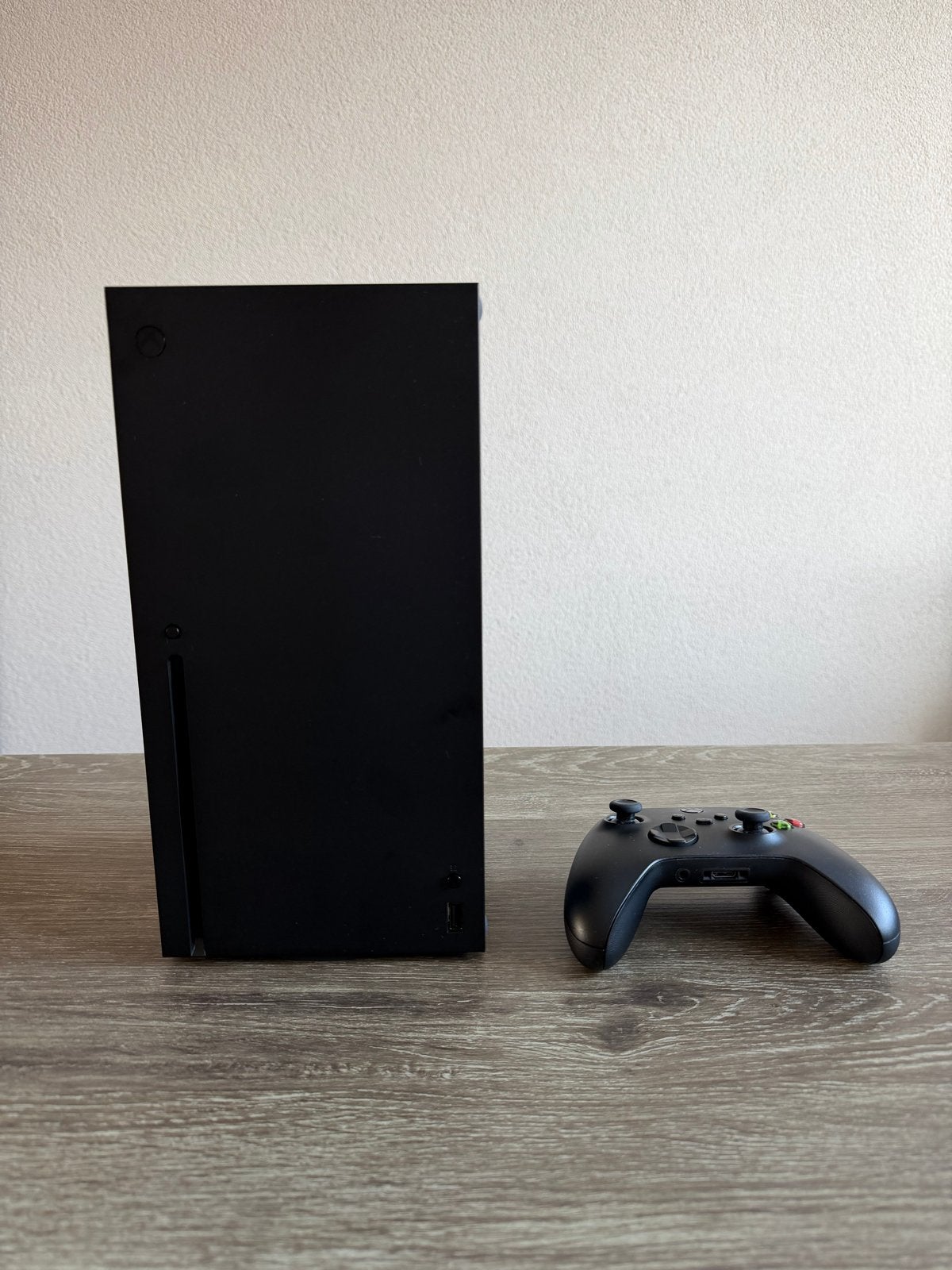 Foto 2 van Xbox Series X 1 TB SSD met controller - Zo goed als nieuw