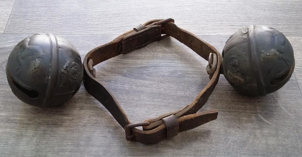 19 - eeuw Twee GROTE Paardenhaam BELLEN BEL Halsbel Halsband, Ophalen of Verzenden