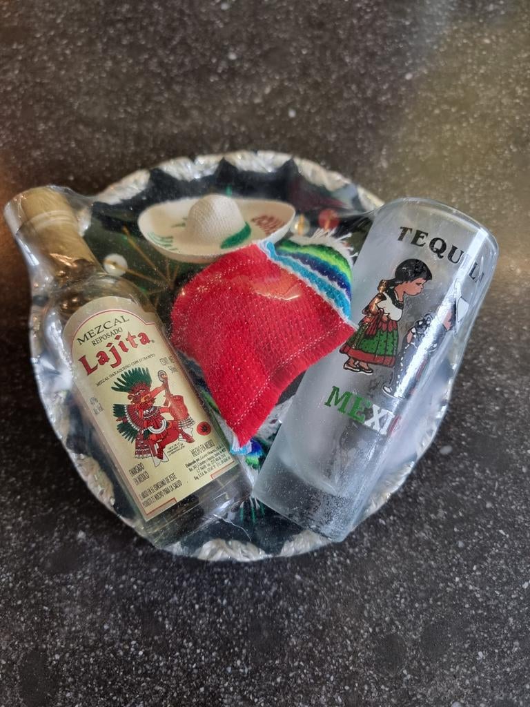 Mexicaanse souvenirset: Mezcal, shotglas, sombrero, poncho, Ophalen of Verzenden, Nieuw