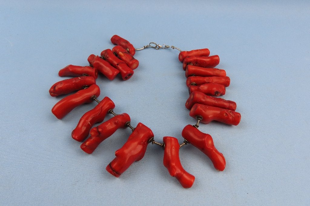 Bamboekoraal halsketting .vintage grote kralen op staaldraad, Ophalen of Verzenden, Overige materialen, Ketting