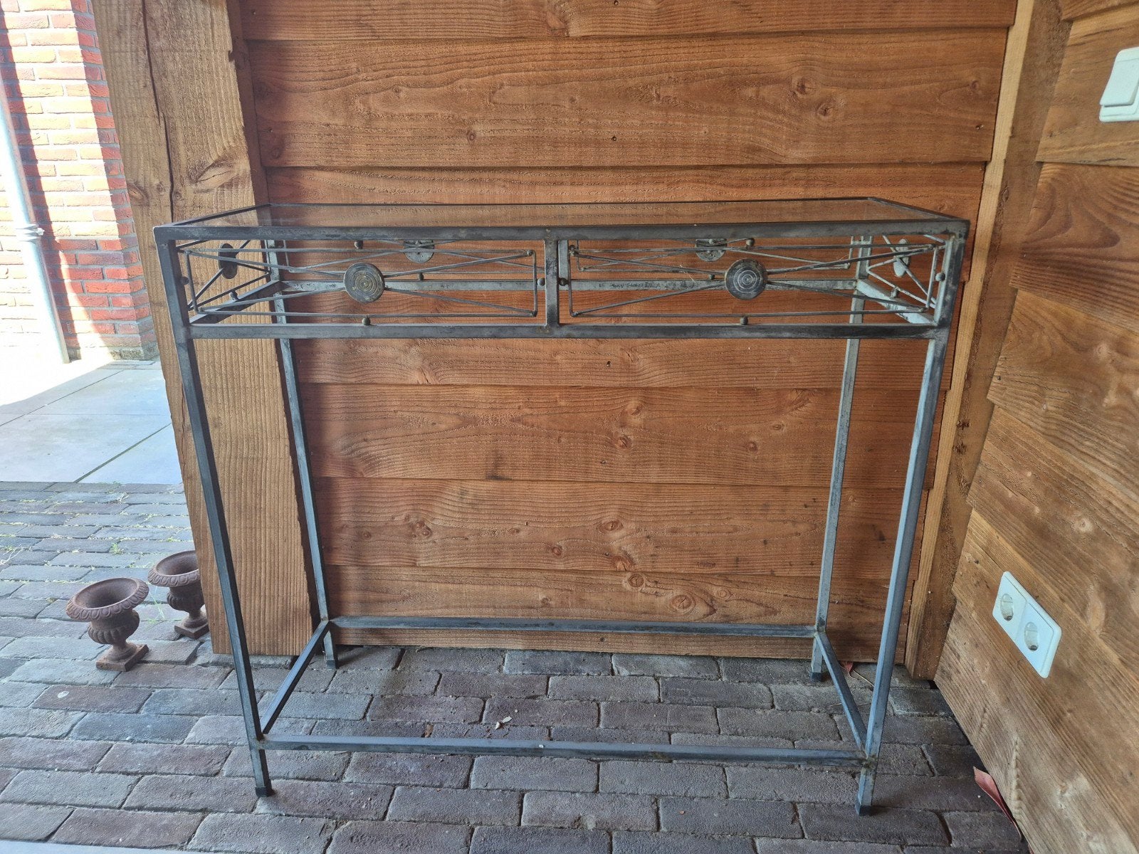 Stalen sidetable voor buiten - H 85cm, B 92cm, D 30cm, Huis en Inrichting, Tafels | Sidetables, Ophalen of Verzenden, Gebruikt
